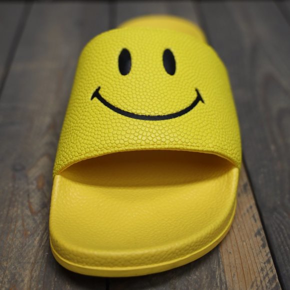 New! Chinatown Market Smiley Face Yellow Slides Sandals Summer Hypebeast - Picture 3 of 6